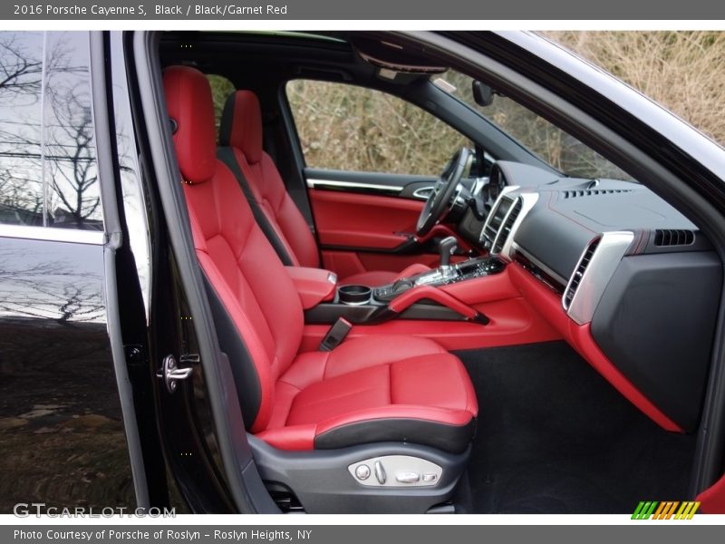 Front Seat of 2016 Cayenne S