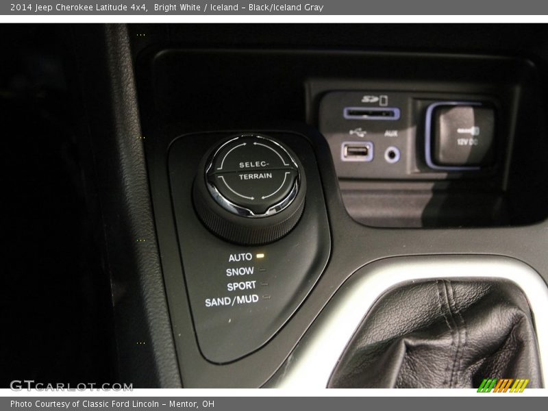 Bright White / Iceland - Black/Iceland Gray 2014 Jeep Cherokee Latitude 4x4
