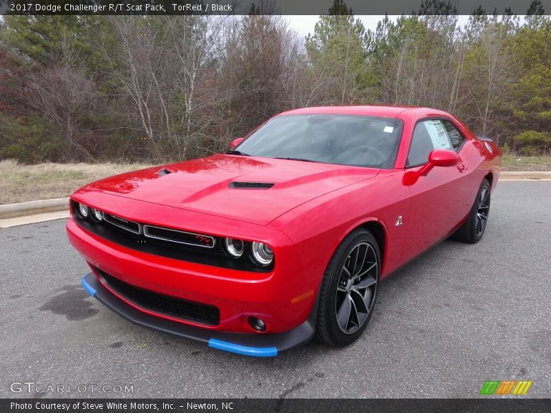 Front 3/4 View of 2017 Challenger R/T Scat Pack