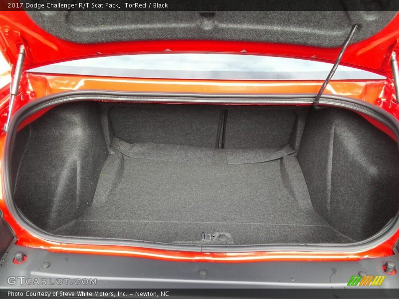  2017 Challenger R/T Scat Pack Trunk