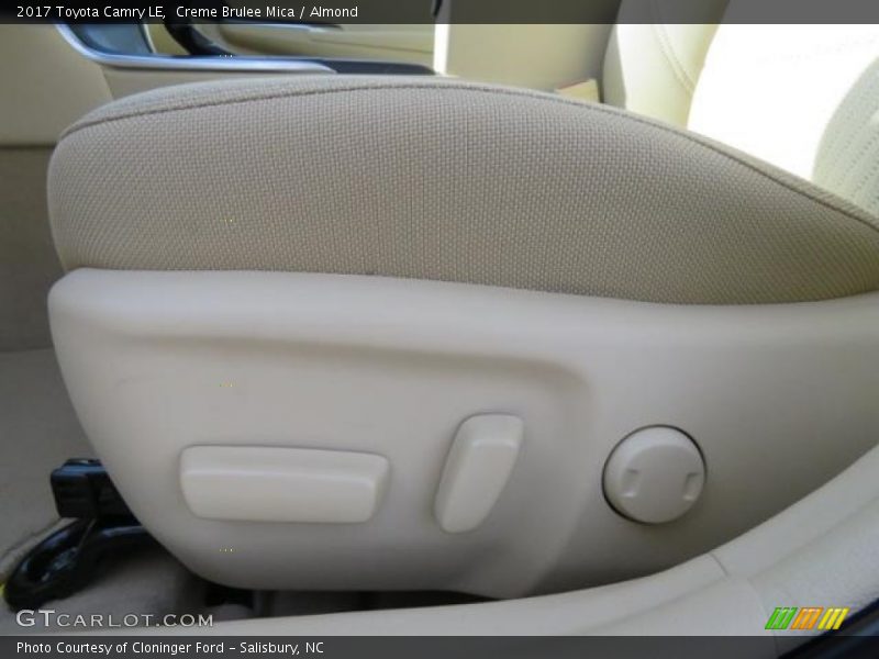 Creme Brulee Mica / Almond 2017 Toyota Camry LE