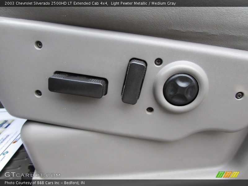 Light Pewter Metallic / Medium Gray 2003 Chevrolet Silverado 2500HD LT Extended Cab 4x4