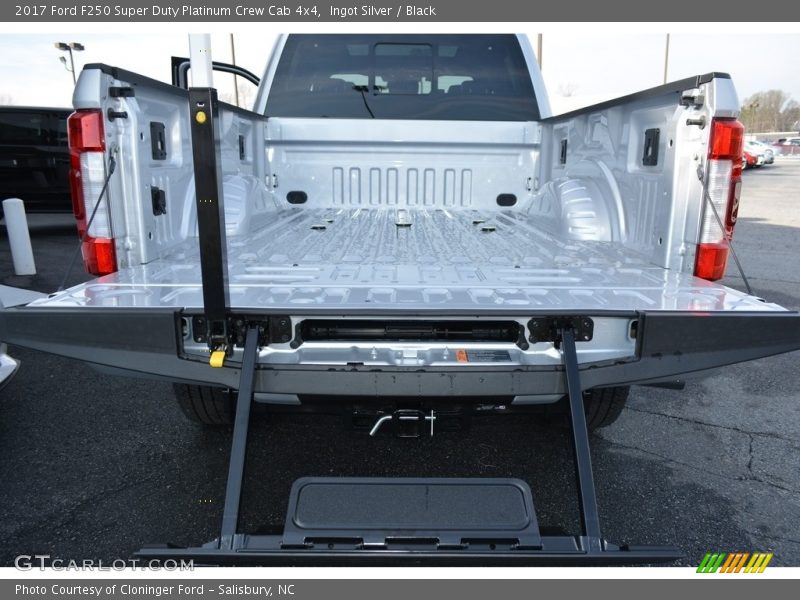 Ingot Silver / Black 2017 Ford F250 Super Duty Platinum Crew Cab 4x4