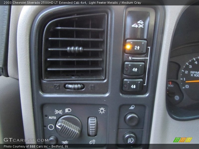 Light Pewter Metallic / Medium Gray 2003 Chevrolet Silverado 2500HD LT Extended Cab 4x4