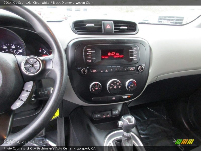 Clear White / Black Diamond Woven Cloth 2014 Kia Soul 1.6