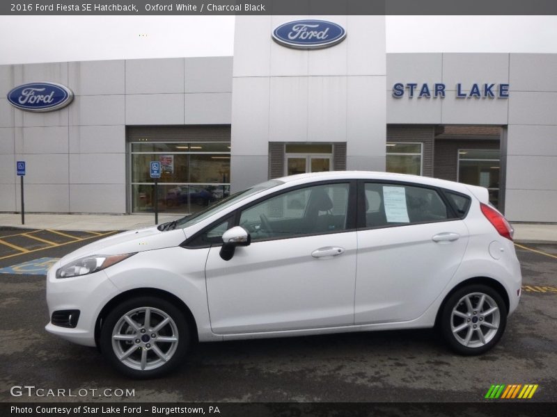 Oxford White / Charcoal Black 2016 Ford Fiesta SE Hatchback