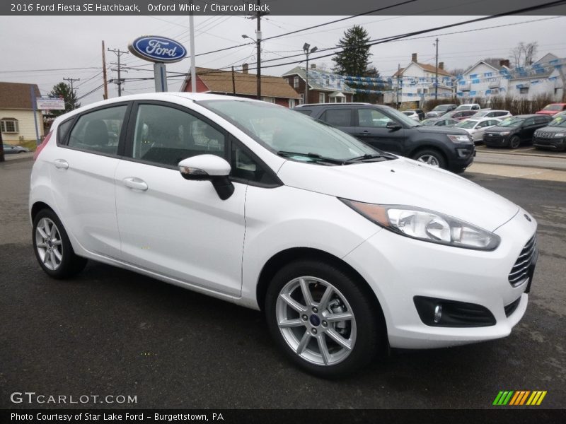 Front 3/4 View of 2016 Fiesta SE Hatchback