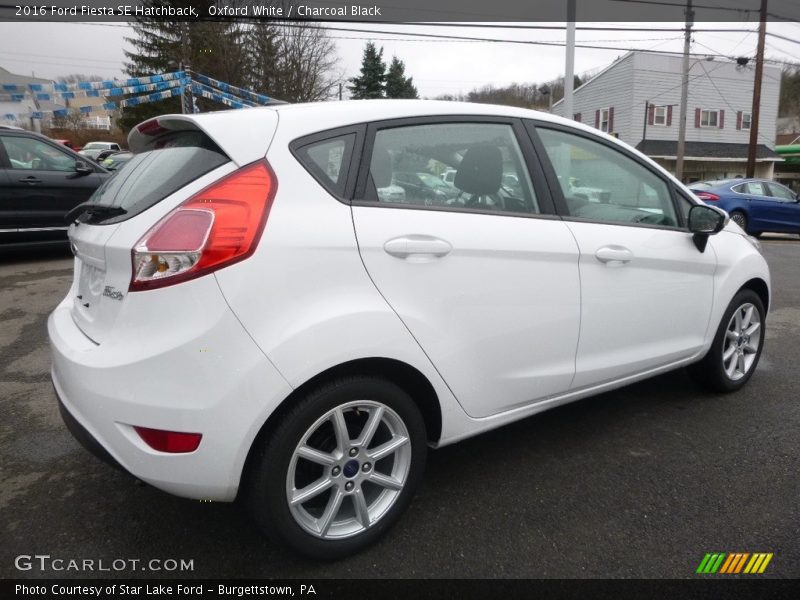 Oxford White / Charcoal Black 2016 Ford Fiesta SE Hatchback