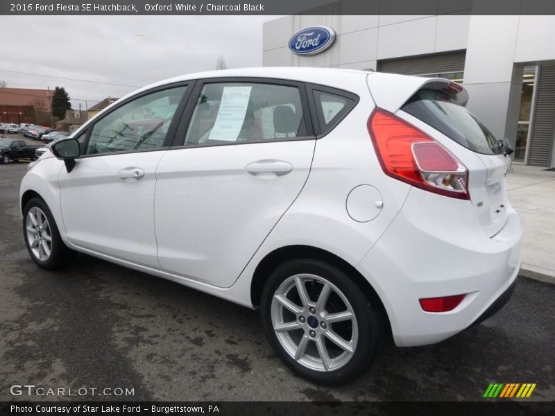 Oxford White / Charcoal Black 2016 Ford Fiesta SE Hatchback