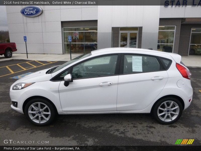 Oxford White / Charcoal Black 2016 Ford Fiesta SE Hatchback
