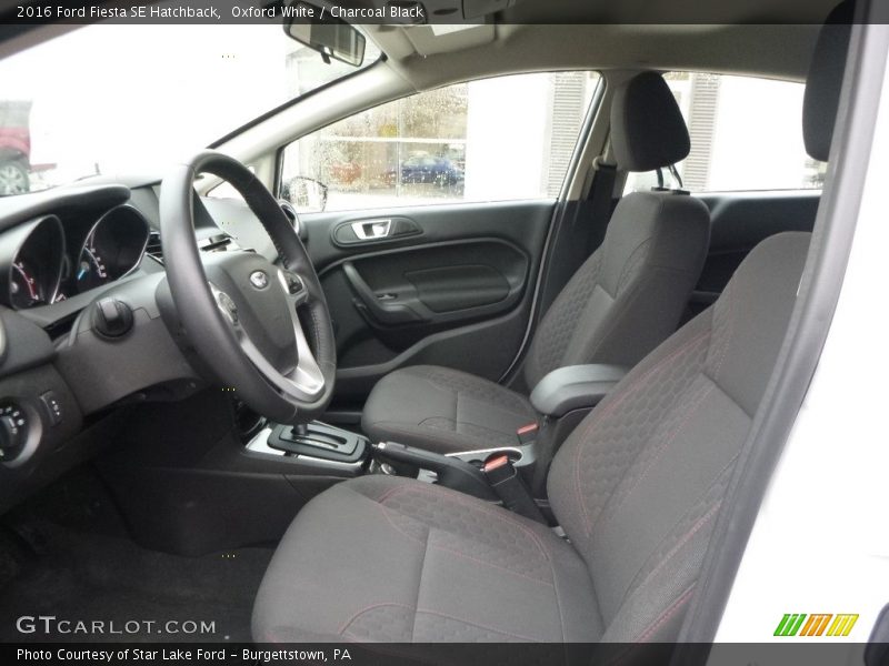 Oxford White / Charcoal Black 2016 Ford Fiesta SE Hatchback