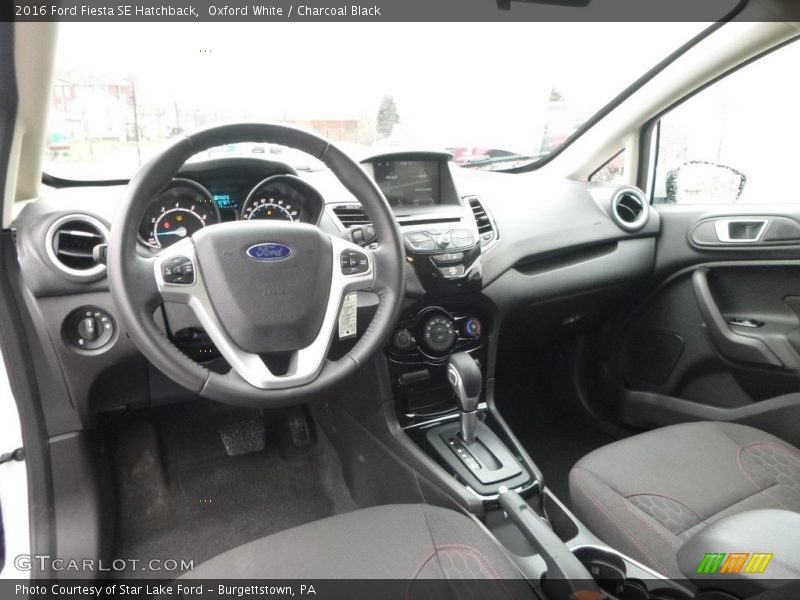 Oxford White / Charcoal Black 2016 Ford Fiesta SE Hatchback