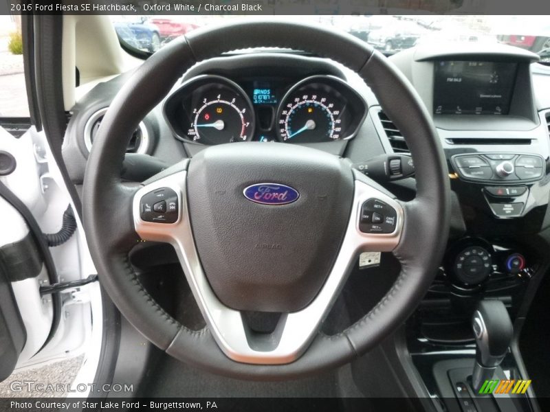Oxford White / Charcoal Black 2016 Ford Fiesta SE Hatchback