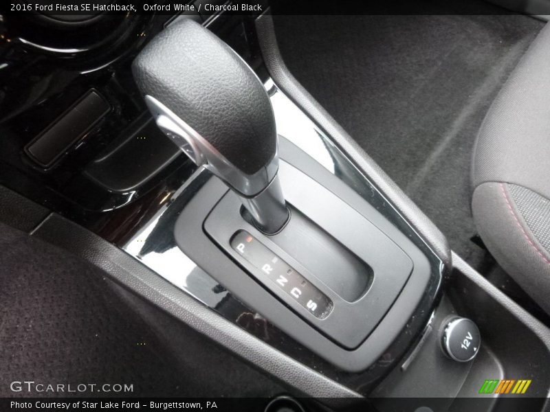 Oxford White / Charcoal Black 2016 Ford Fiesta SE Hatchback