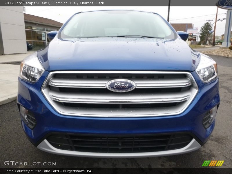 Lightning Blue / Charcoal Black 2017 Ford Escape SE 4WD