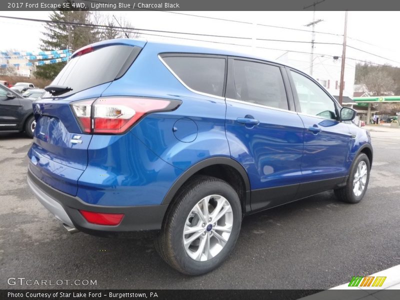 Lightning Blue / Charcoal Black 2017 Ford Escape SE 4WD
