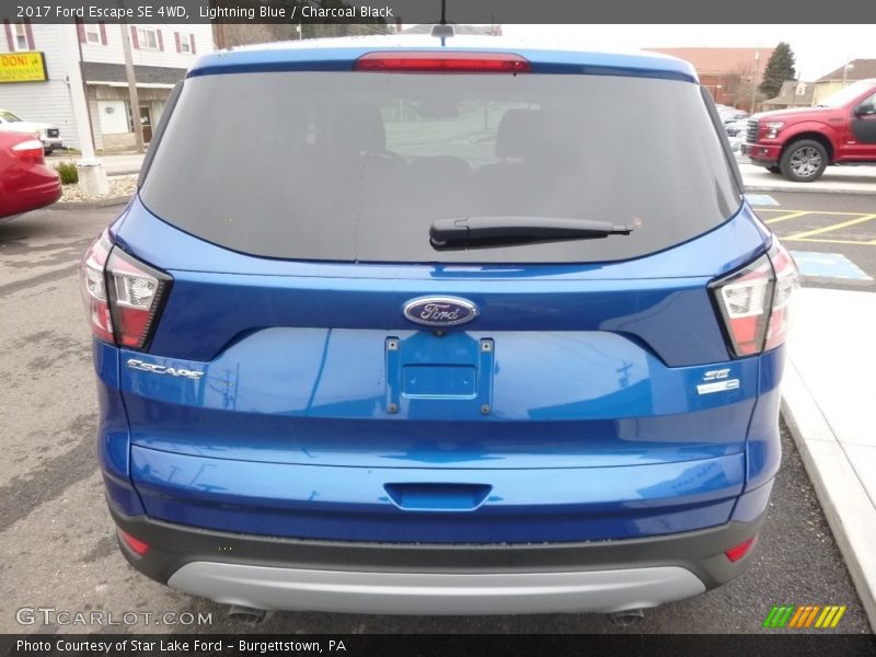 Lightning Blue / Charcoal Black 2017 Ford Escape SE 4WD