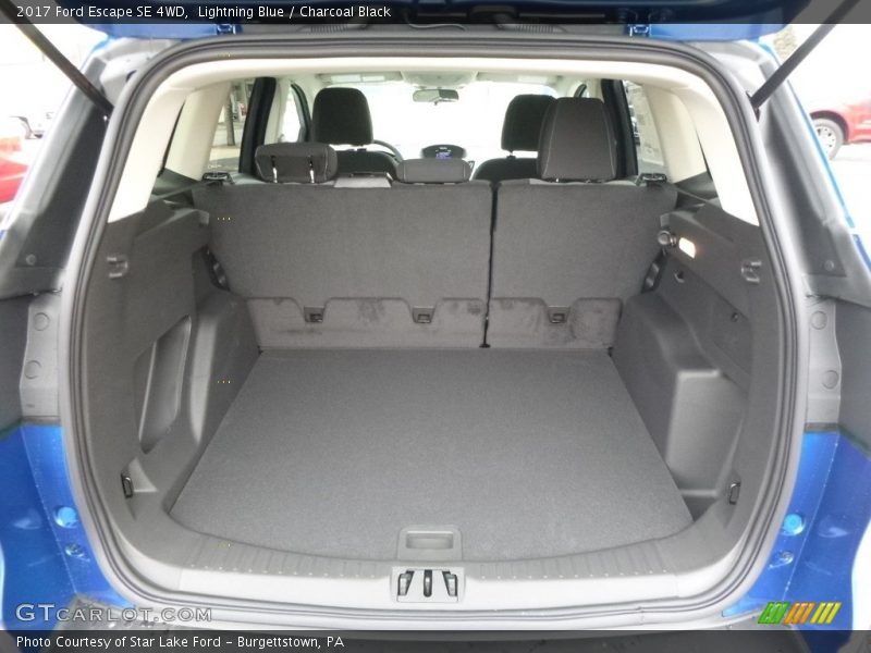 Lightning Blue / Charcoal Black 2017 Ford Escape SE 4WD