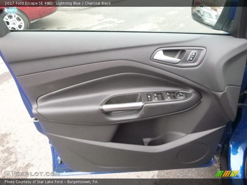 Lightning Blue / Charcoal Black 2017 Ford Escape SE 4WD
