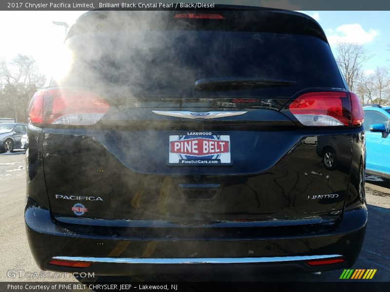 Brilliant Black Crystal Pearl / Black/Diesel 2017 Chrysler Pacifica Limited