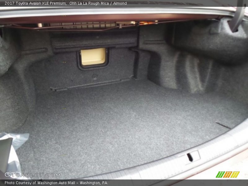  2017 Avalon XLE Premium Trunk