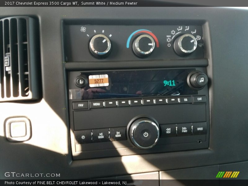 Summit White / Medium Pewter 2017 Chevrolet Express 3500 Cargo WT