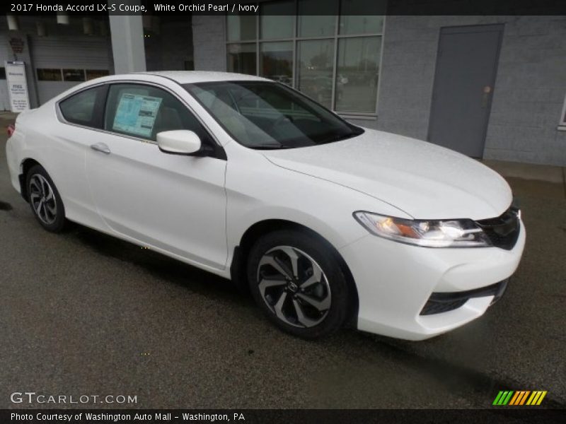 Front 3/4 View of 2017 Accord LX-S Coupe