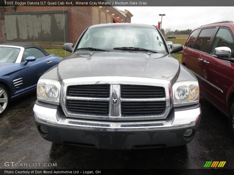 Mineral Gray Metallic / Medium Slate Gray 2005 Dodge Dakota SLT Quad Cab 4x4