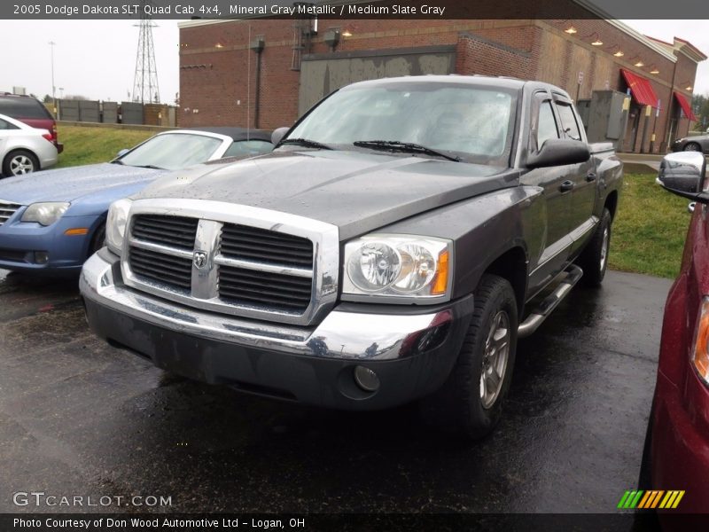 Mineral Gray Metallic / Medium Slate Gray 2005 Dodge Dakota SLT Quad Cab 4x4