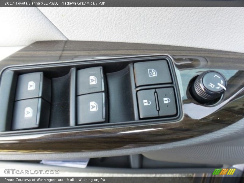 Controls of 2017 Sienna XLE AWD