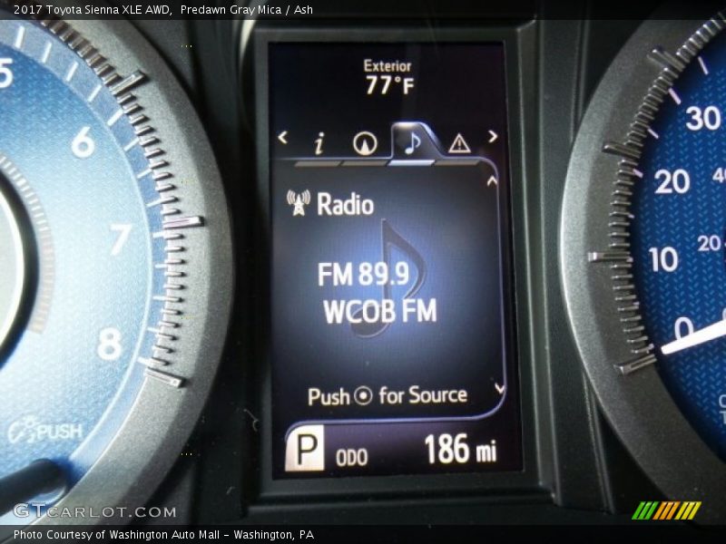 Controls of 2017 Sienna XLE AWD