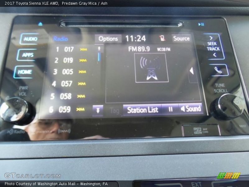Audio System of 2017 Sienna XLE AWD