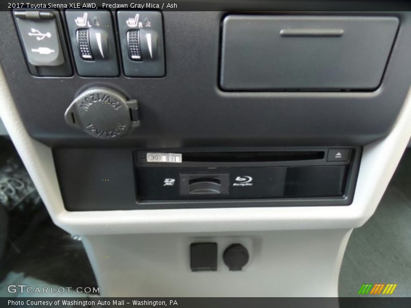 Controls of 2017 Sienna XLE AWD