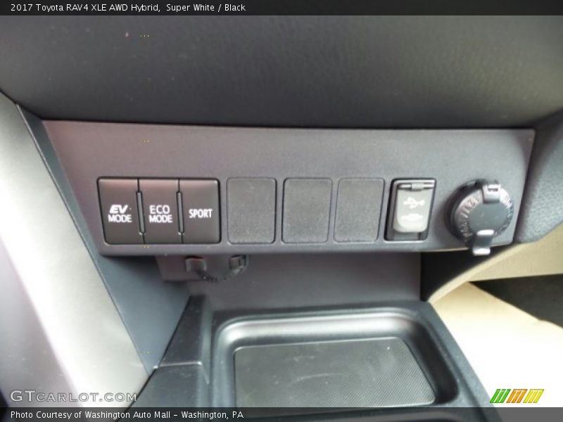 Super White / Black 2017 Toyota RAV4 XLE AWD Hybrid