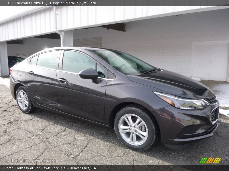 Tungsten Metallic / Jet Black 2017 Chevrolet Cruze LT
