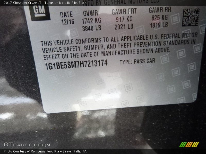 Tungsten Metallic / Jet Black 2017 Chevrolet Cruze LT