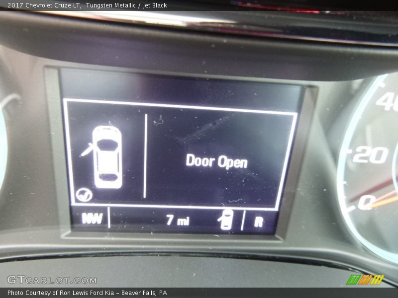 Tungsten Metallic / Jet Black 2017 Chevrolet Cruze LT