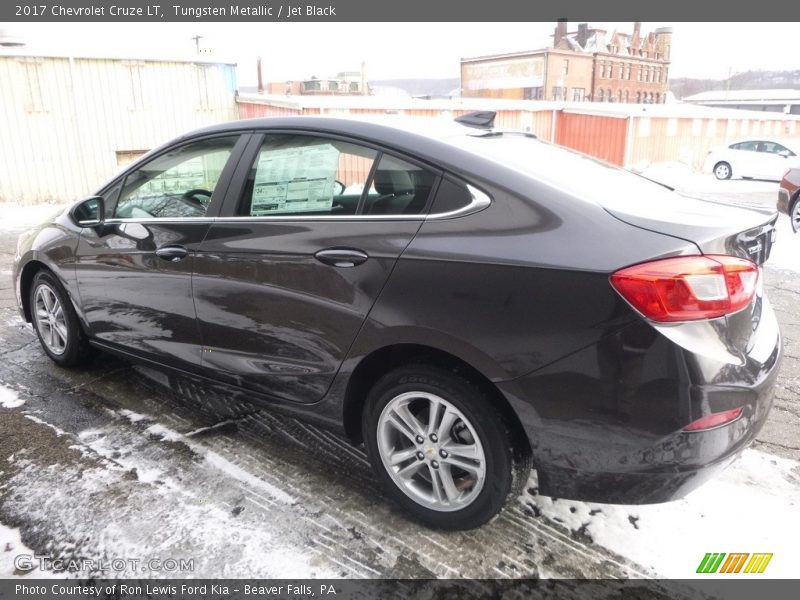 Tungsten Metallic / Jet Black 2017 Chevrolet Cruze LT