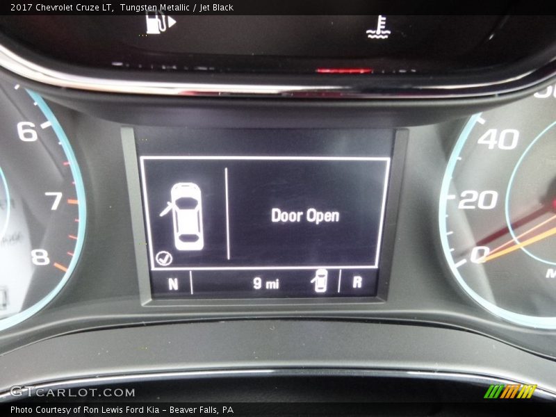 Tungsten Metallic / Jet Black 2017 Chevrolet Cruze LT
