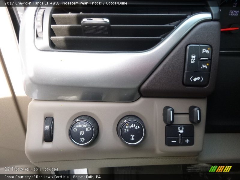 Iridescent Pearl Tricoat / Cocoa/Dune 2017 Chevrolet Tahoe LT 4WD