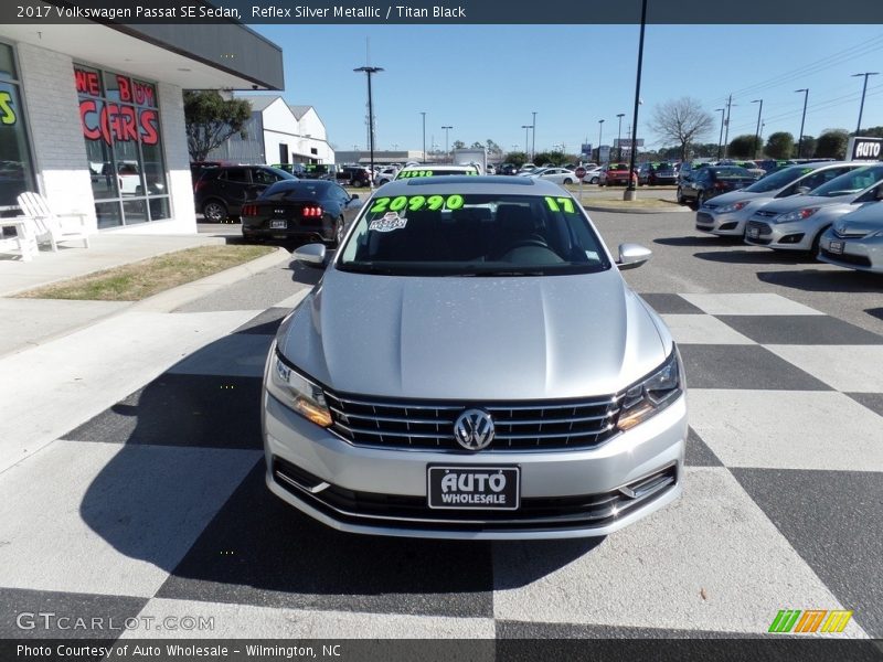 Reflex Silver Metallic / Titan Black 2017 Volkswagen Passat SE Sedan