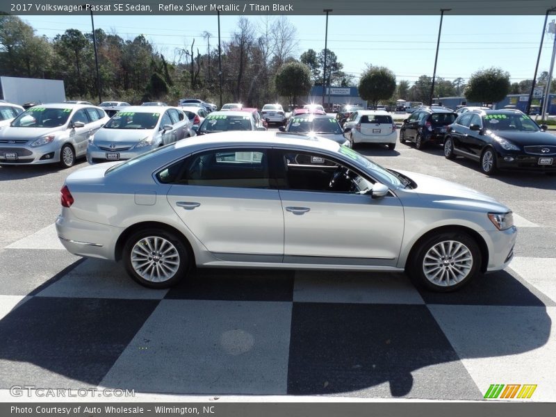 Reflex Silver Metallic / Titan Black 2017 Volkswagen Passat SE Sedan