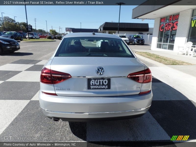 Reflex Silver Metallic / Titan Black 2017 Volkswagen Passat SE Sedan