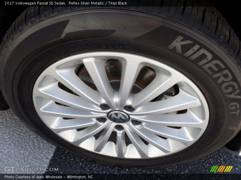 Reflex Silver Metallic / Titan Black 2017 Volkswagen Passat SE Sedan