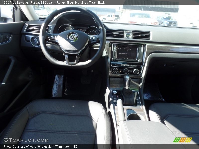 Reflex Silver Metallic / Titan Black 2017 Volkswagen Passat SE Sedan