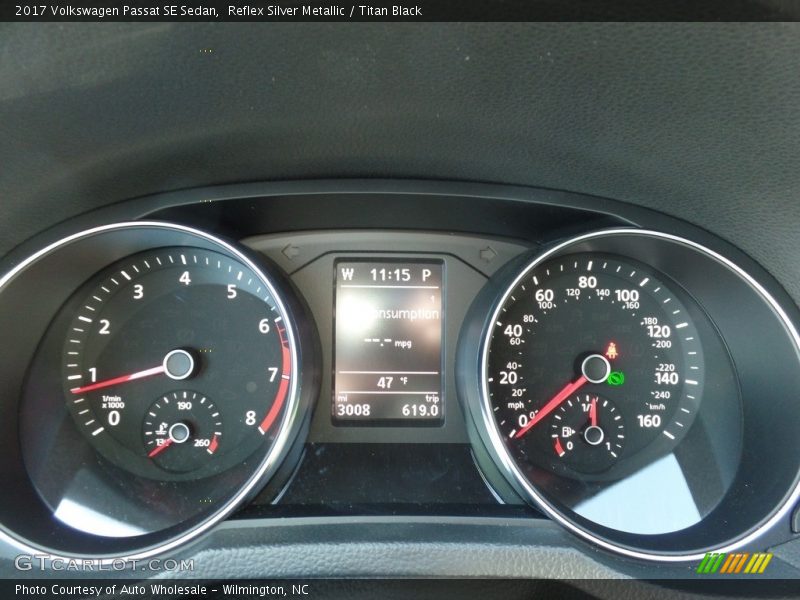 Reflex Silver Metallic / Titan Black 2017 Volkswagen Passat SE Sedan