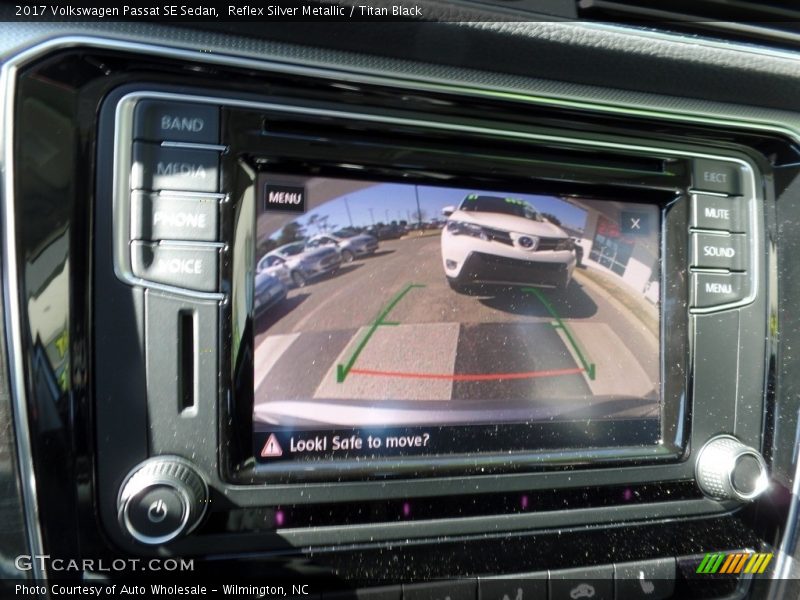 Reflex Silver Metallic / Titan Black 2017 Volkswagen Passat SE Sedan