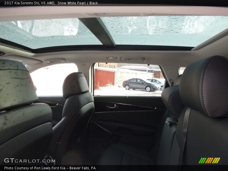 Snow White Pearl / Black 2017 Kia Sorento SXL V6 AWD