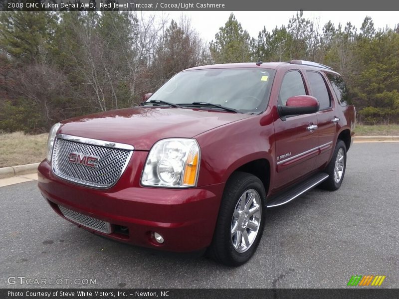 Front 3/4 View of 2008 Yukon Denali AWD