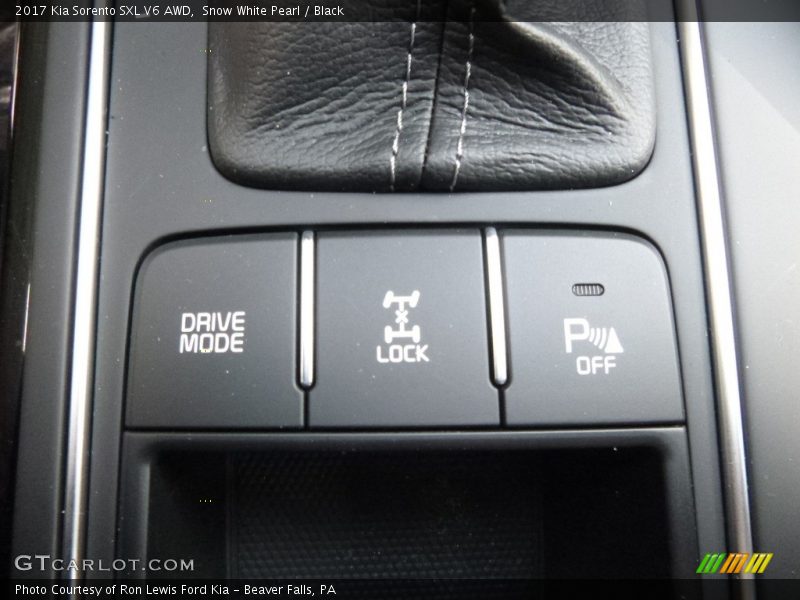 Snow White Pearl / Black 2017 Kia Sorento SXL V6 AWD